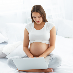 de voor- en nadelen van een online en offline zwangerschapscursus op een rij